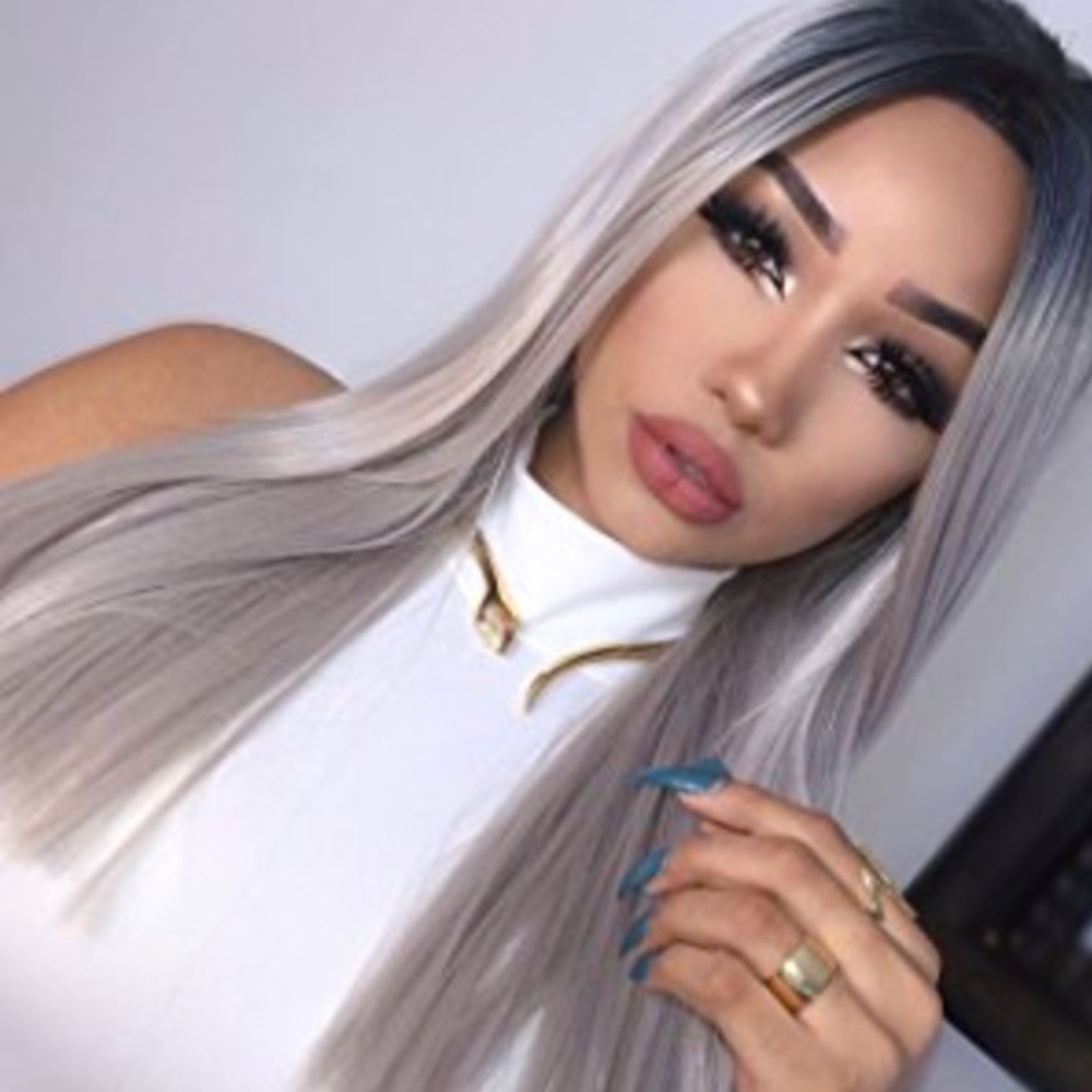 🧟‍♀️ ✨Dannii GREY 18” MIDDLE PART OMBRÉ WIG *NWT*